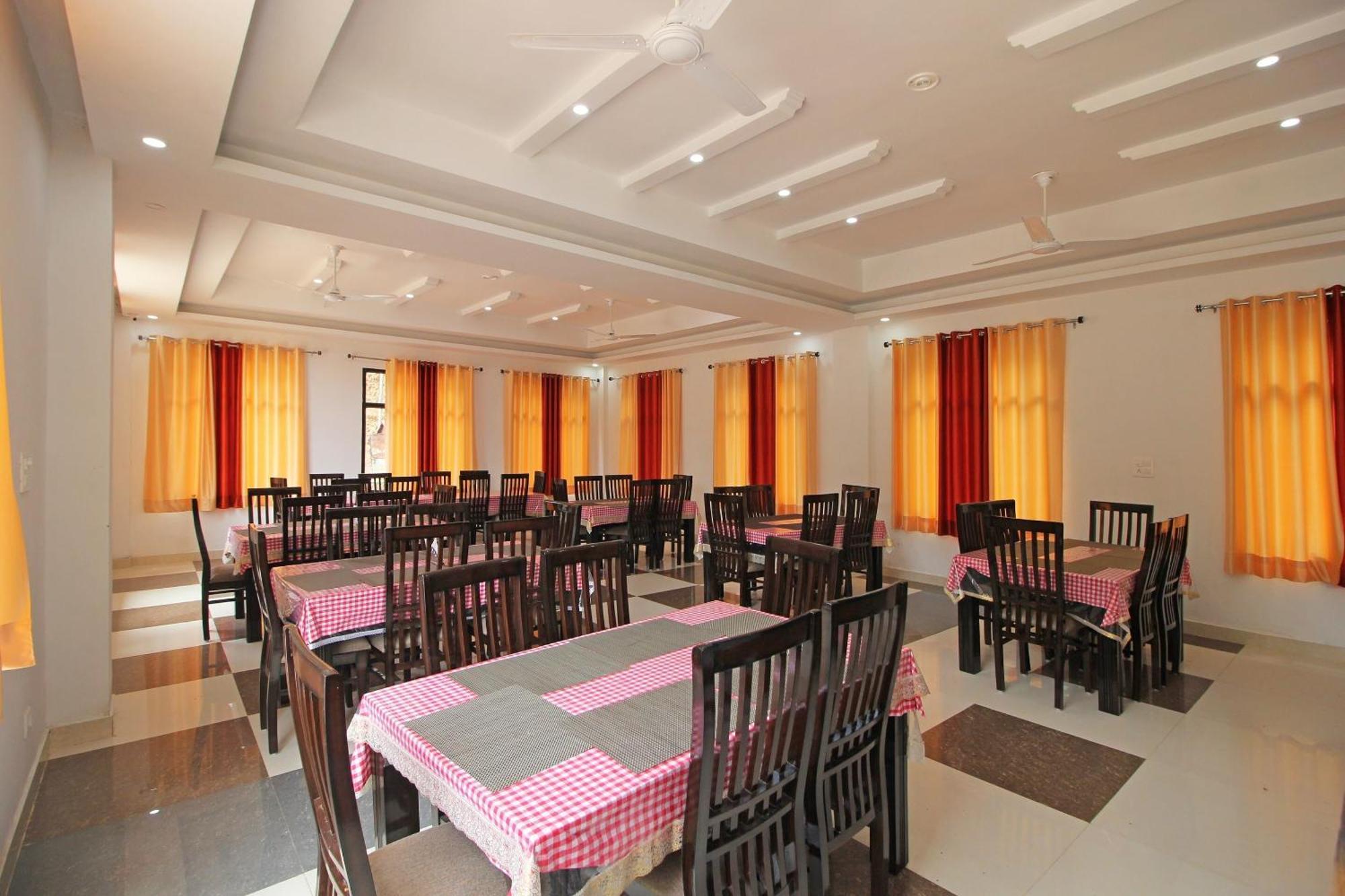 Oyo Hotel Chandni Дхарамсала Екстериор снимка