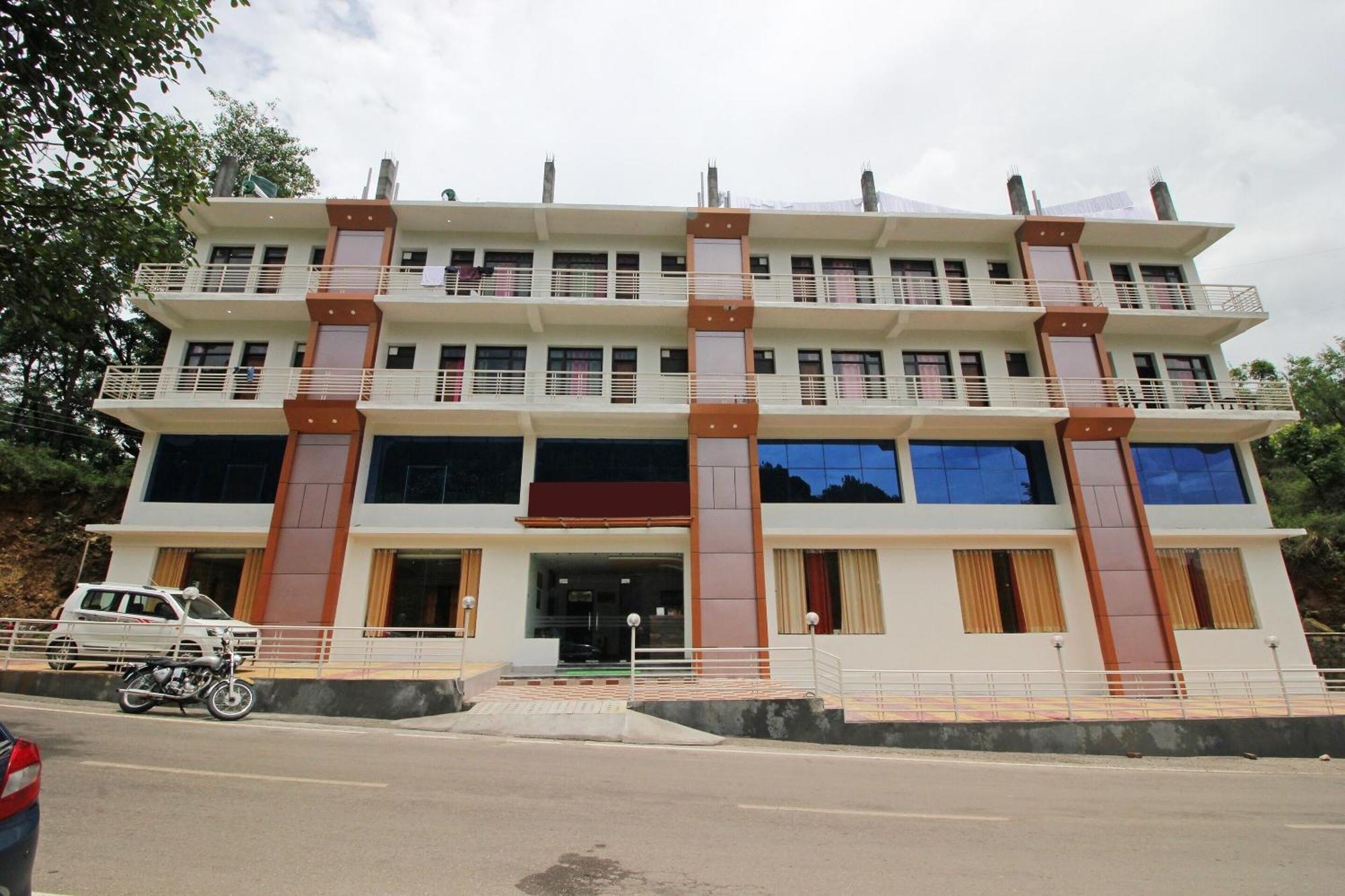 Oyo Hotel Chandni Дхарамсала Екстериор снимка